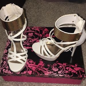 White Gold buckle Pumps